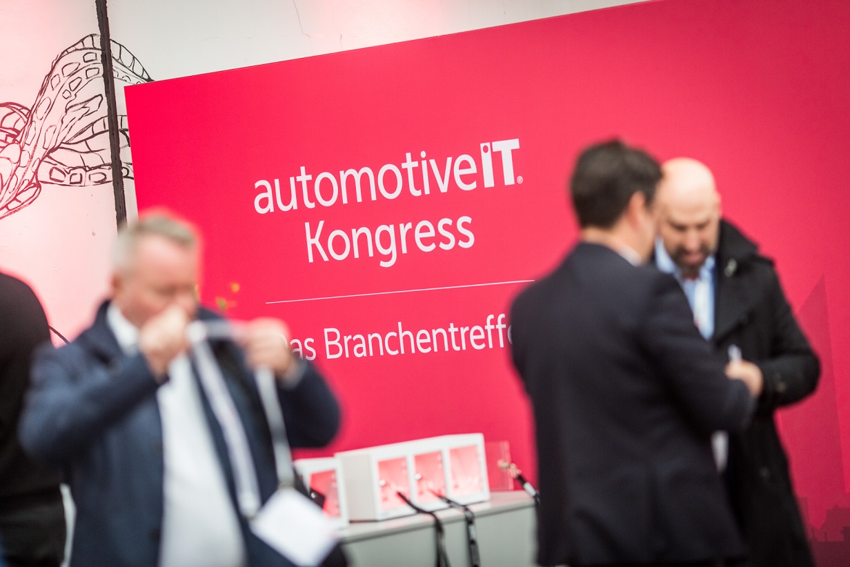 Mehr über den Artikel erfahren „TWIN4TRUCKS als Paradebeispiel“: Yannick Tiedemann vom Fachmagazin automotiveIT im Interview