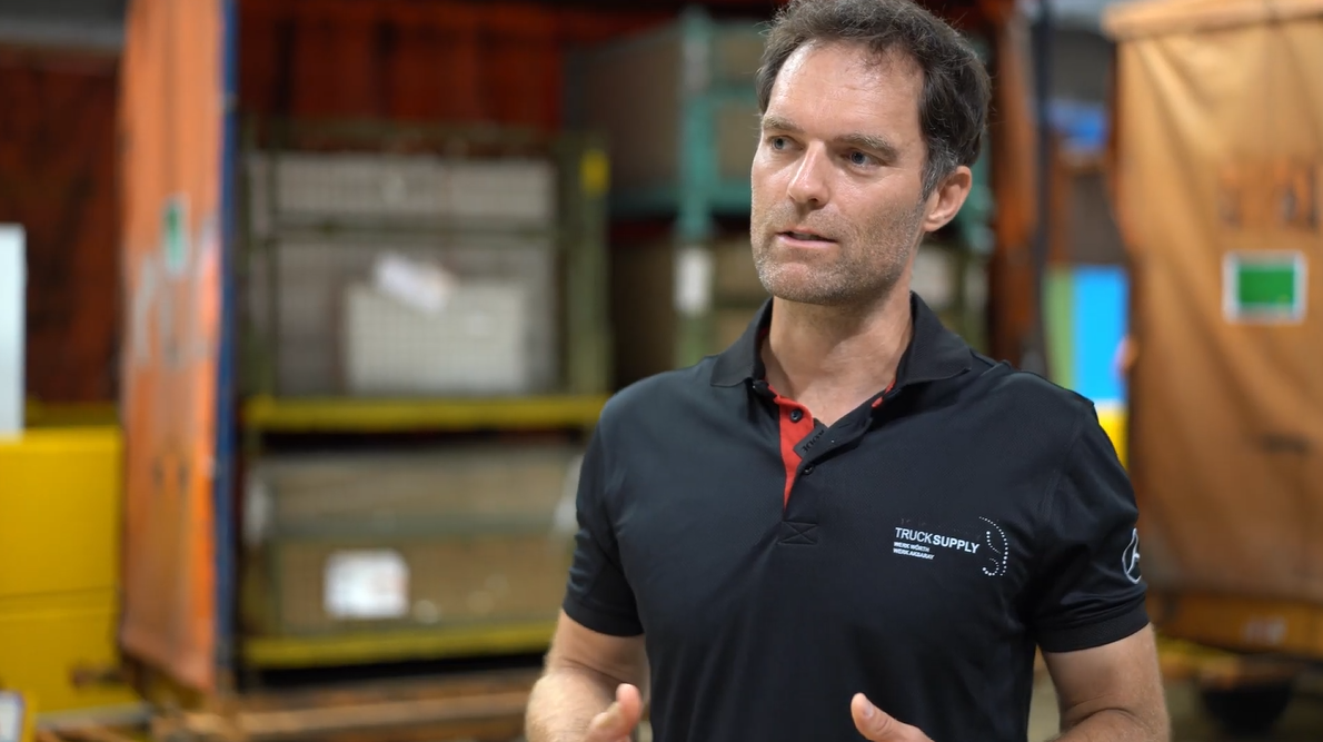 Mehr über den Artikel erfahren Automatisierte Ortung in der Logistik: KI und Optik optimieren Staplerprozesse